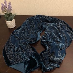 ANTIQUE SCARF